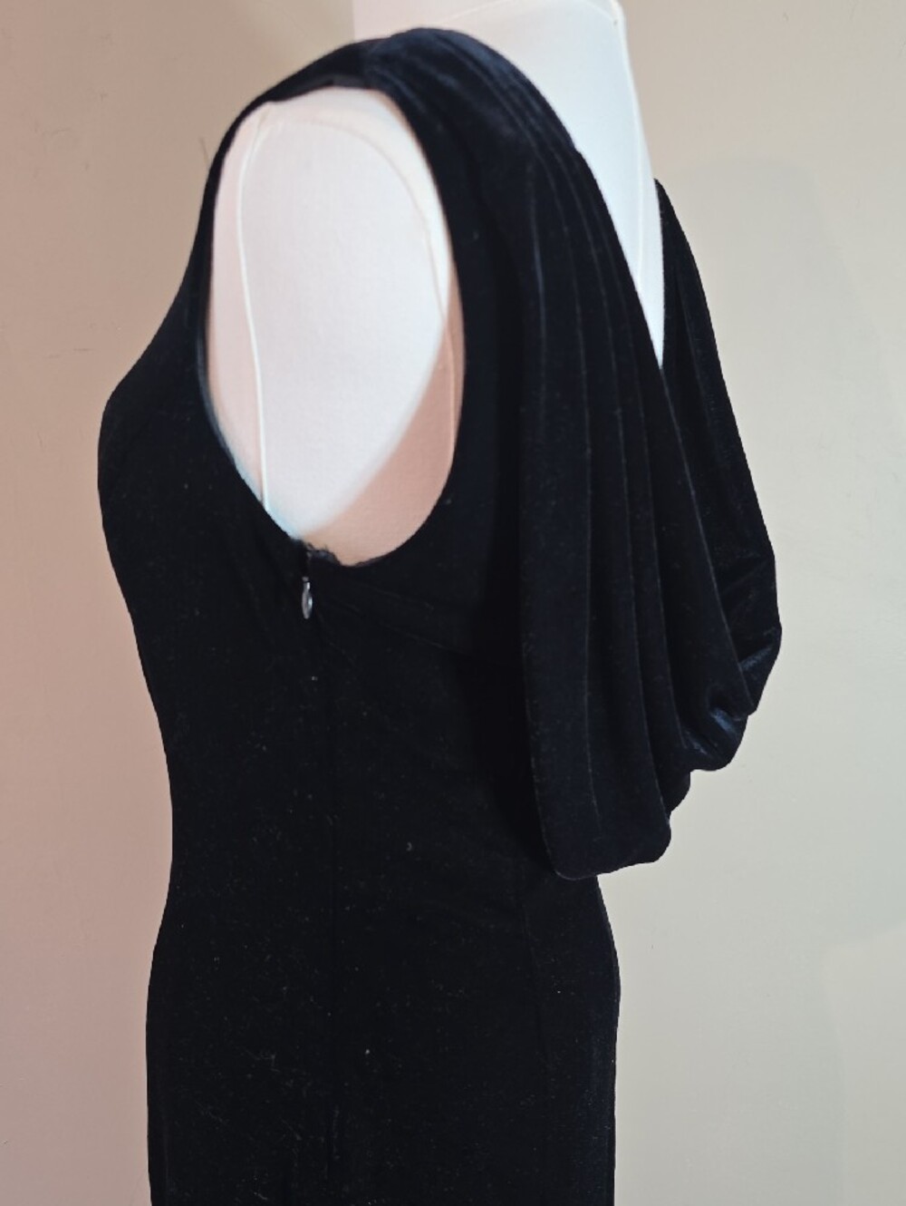 Betsy & Adam Black Velvet Cowl-Back Evening Gown - Picture 16 of 17